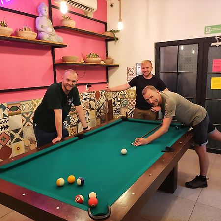 New Friends Hostel & Bar Adults Only Валядолид Екстериор снимка