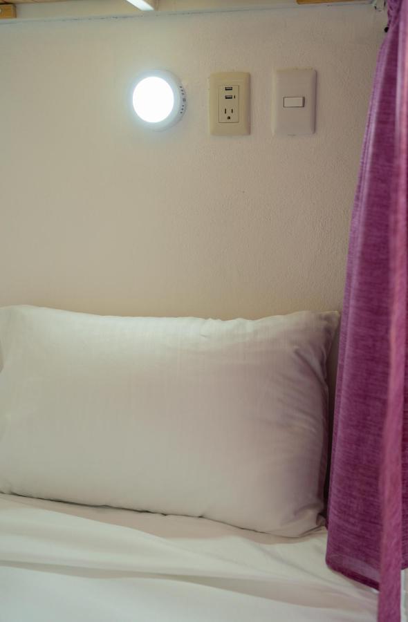 New Friends Hostel & Bar Adults Only Валядолид Екстериор снимка