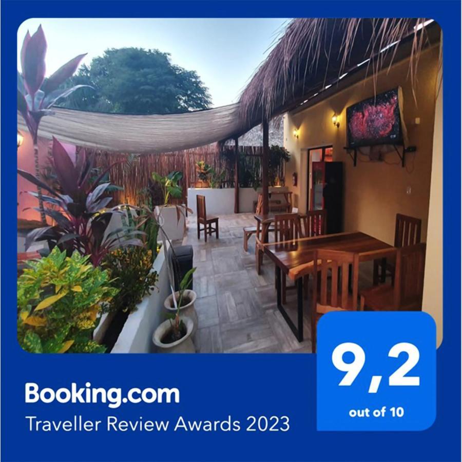 New Friends Hostel & Bar Adults Only Валядолид Екстериор снимка