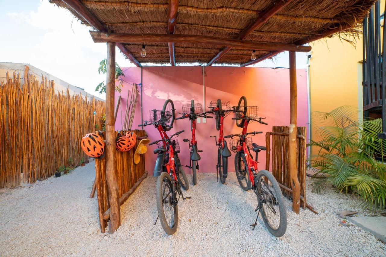 New Friends Hostel & Bar Adults Only Валядолид Екстериор снимка