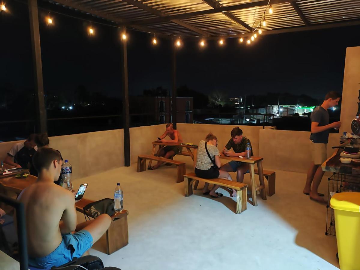New Friends Hostel & Bar Adults Only Валядолид Екстериор снимка