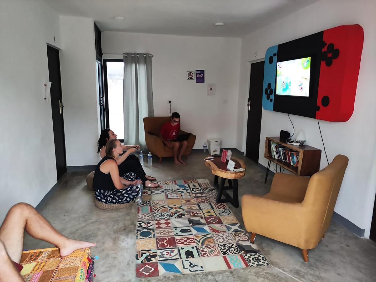 New Friends Hostel & Bar Adults Only Валядолид Екстериор снимка