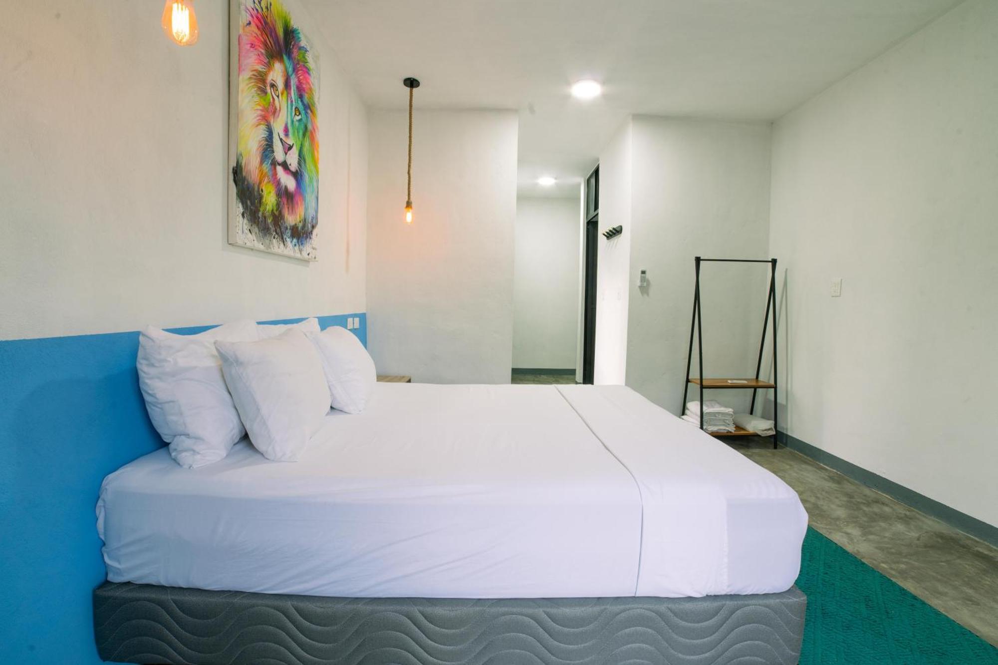 New Friends Hostel & Bar Adults Only Валядолид Екстериор снимка