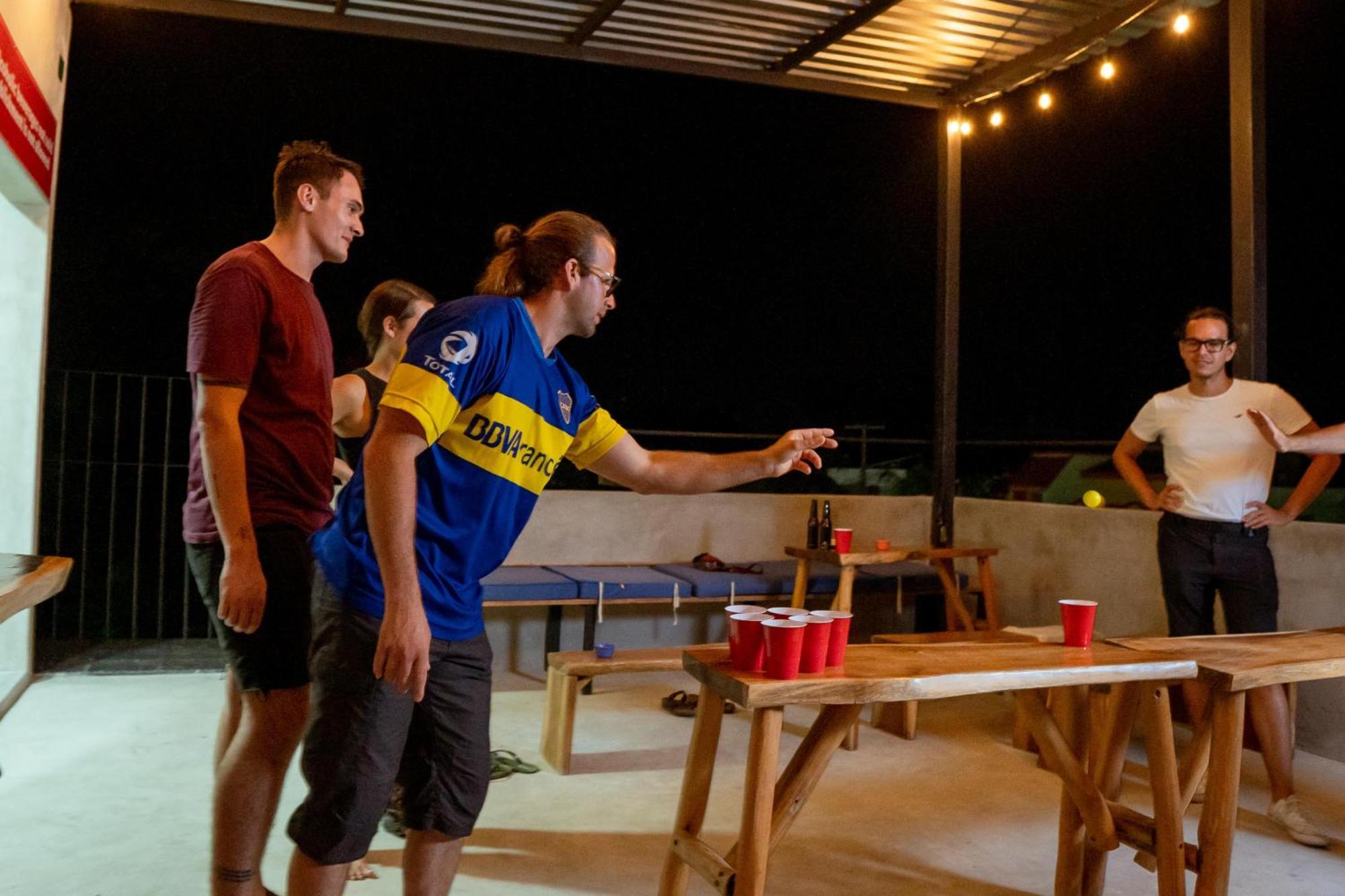 New Friends Hostel & Bar Adults Only Валядолид Екстериор снимка