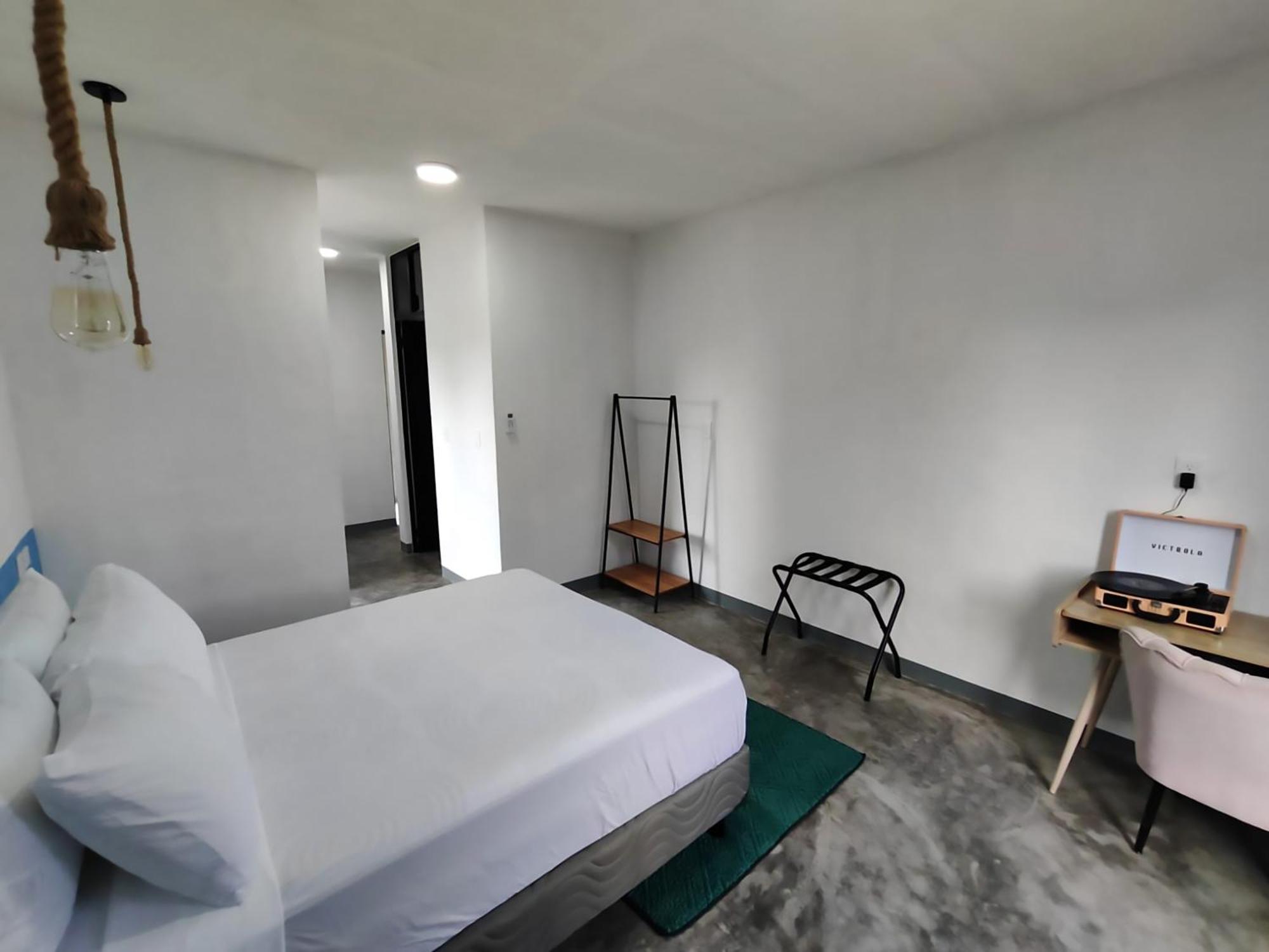 New Friends Hostel & Bar Adults Only Валядолид Екстериор снимка