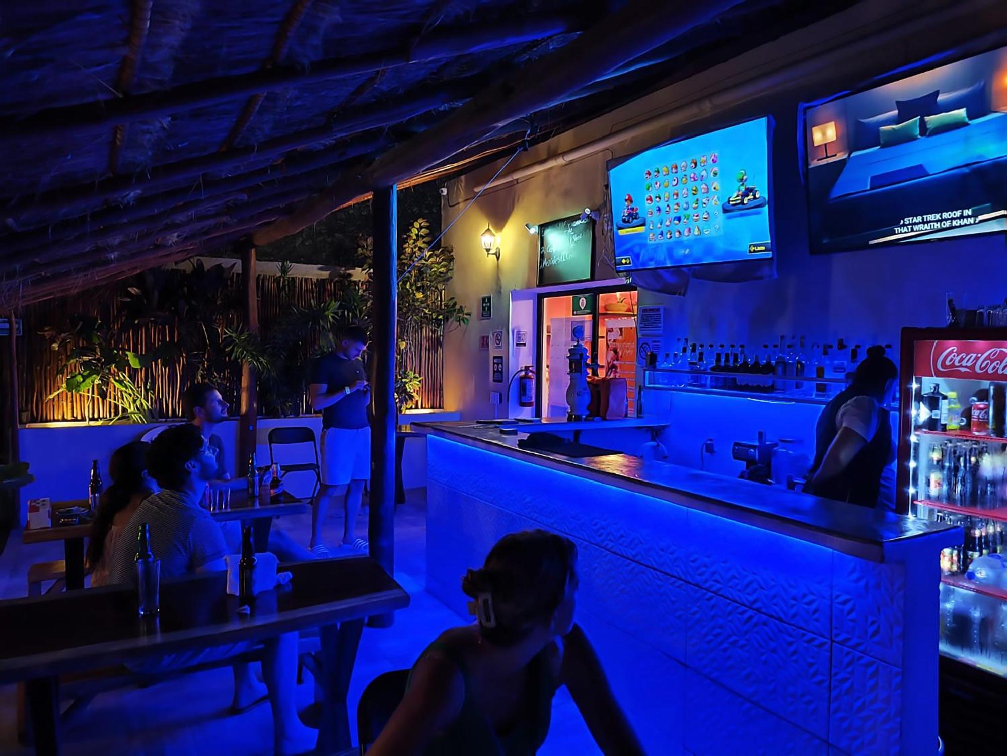 New Friends Hostel & Bar Adults Only Валядолид Екстериор снимка